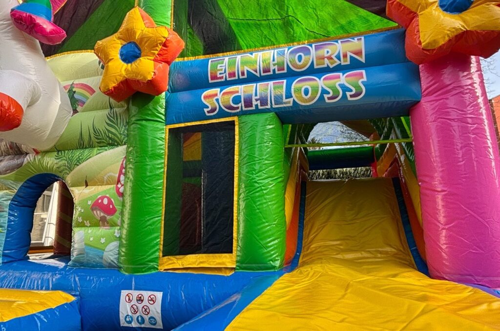 headerbild huepfburg multiplay einhorn dresden mieten Hüpfburg Multiplay Einhorn zum Mieten in Dresden