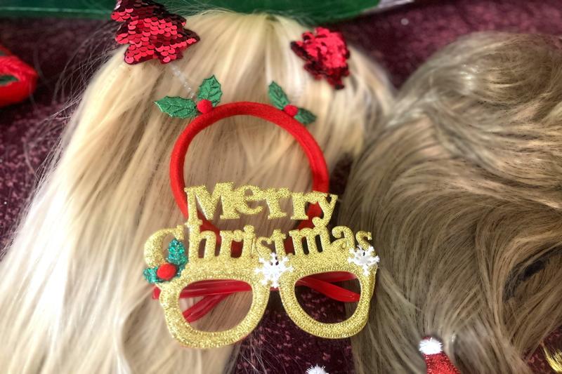 Requisitenbox Weihnachten mit Merry Christmas Brille und Haarreif für die Fotobox